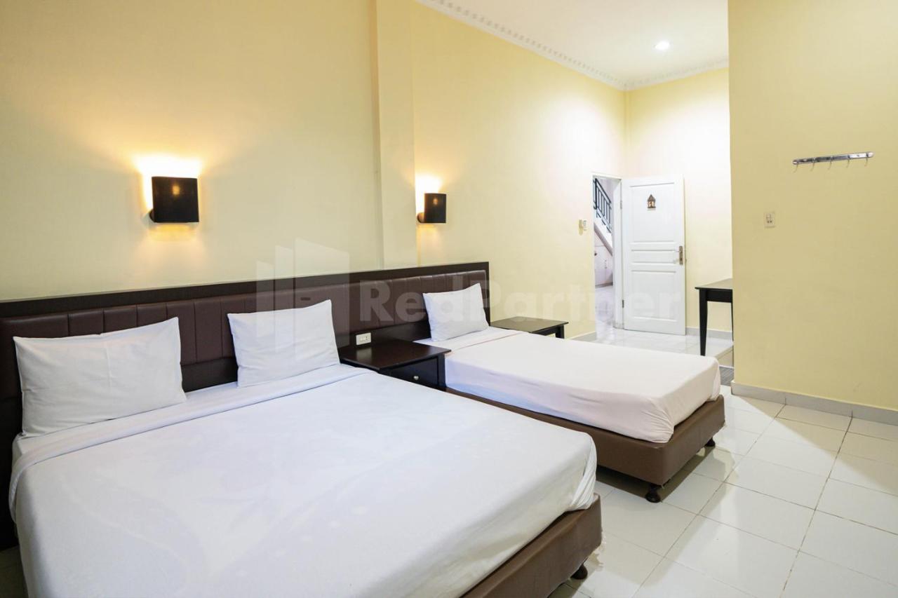 Hotel Carolina Transit Medan Zewnętrze zdjęcie