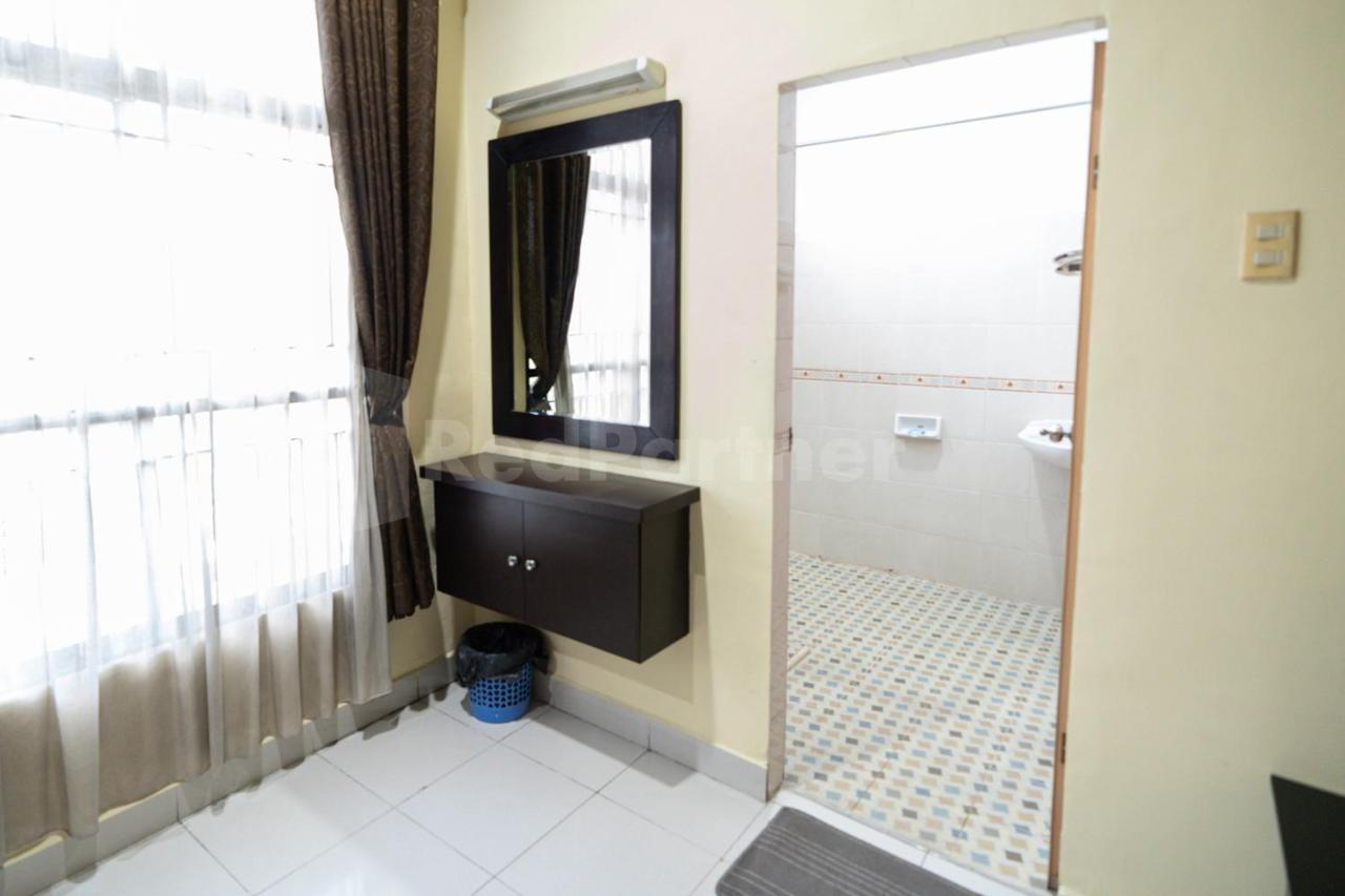 Hotel Carolina Transit Medan Zewnętrze zdjęcie