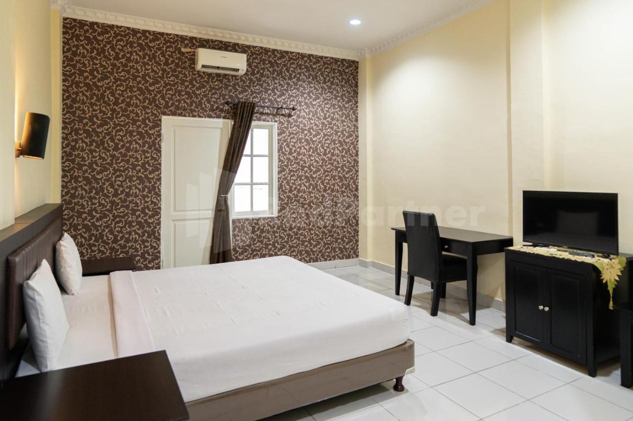 Hotel Carolina Transit Medan Zewnętrze zdjęcie
