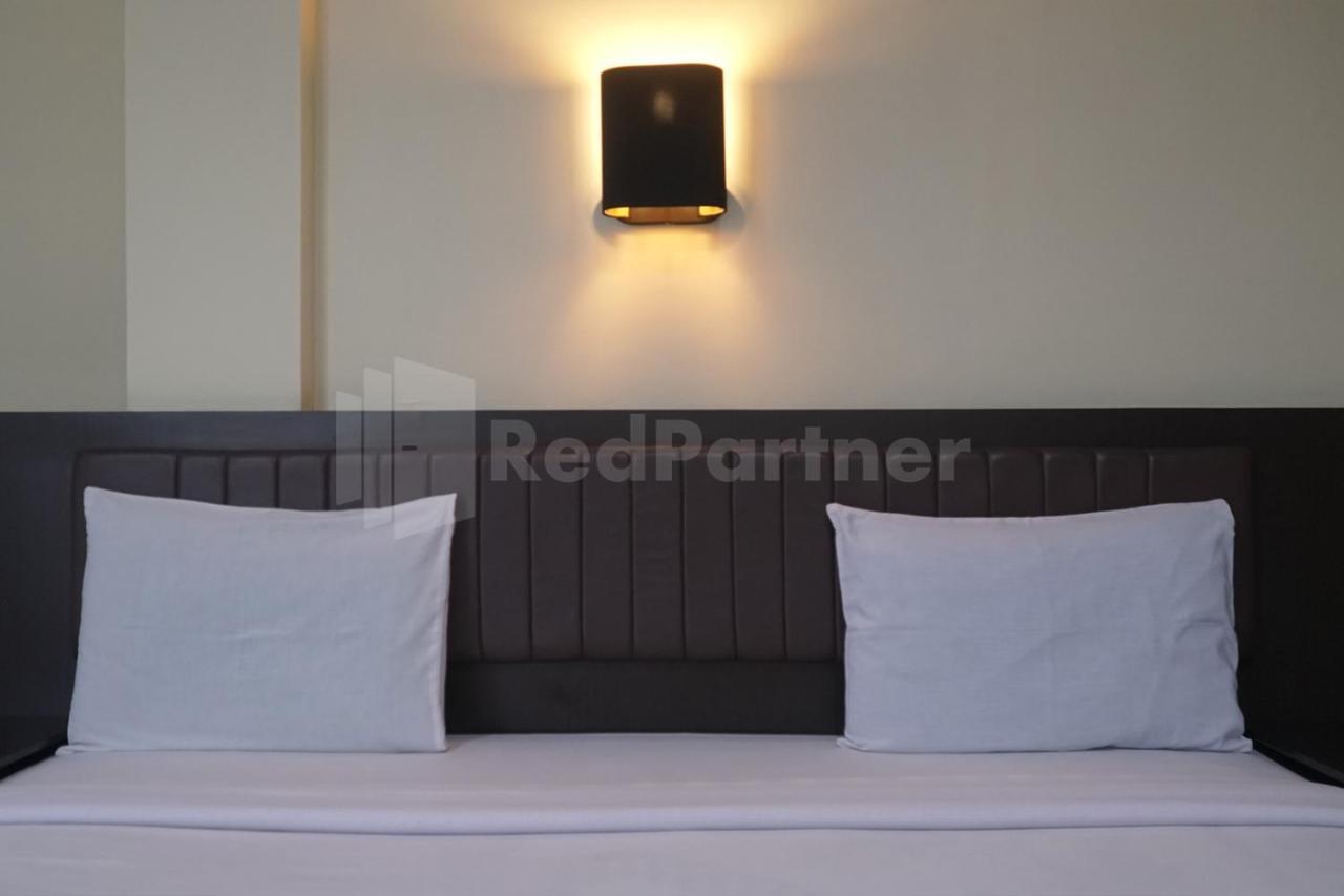 Hotel Carolina Transit Medan Zewnętrze zdjęcie