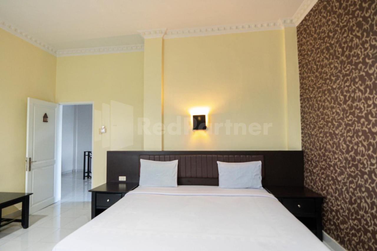 Hotel Carolina Transit Medan Zewnętrze zdjęcie