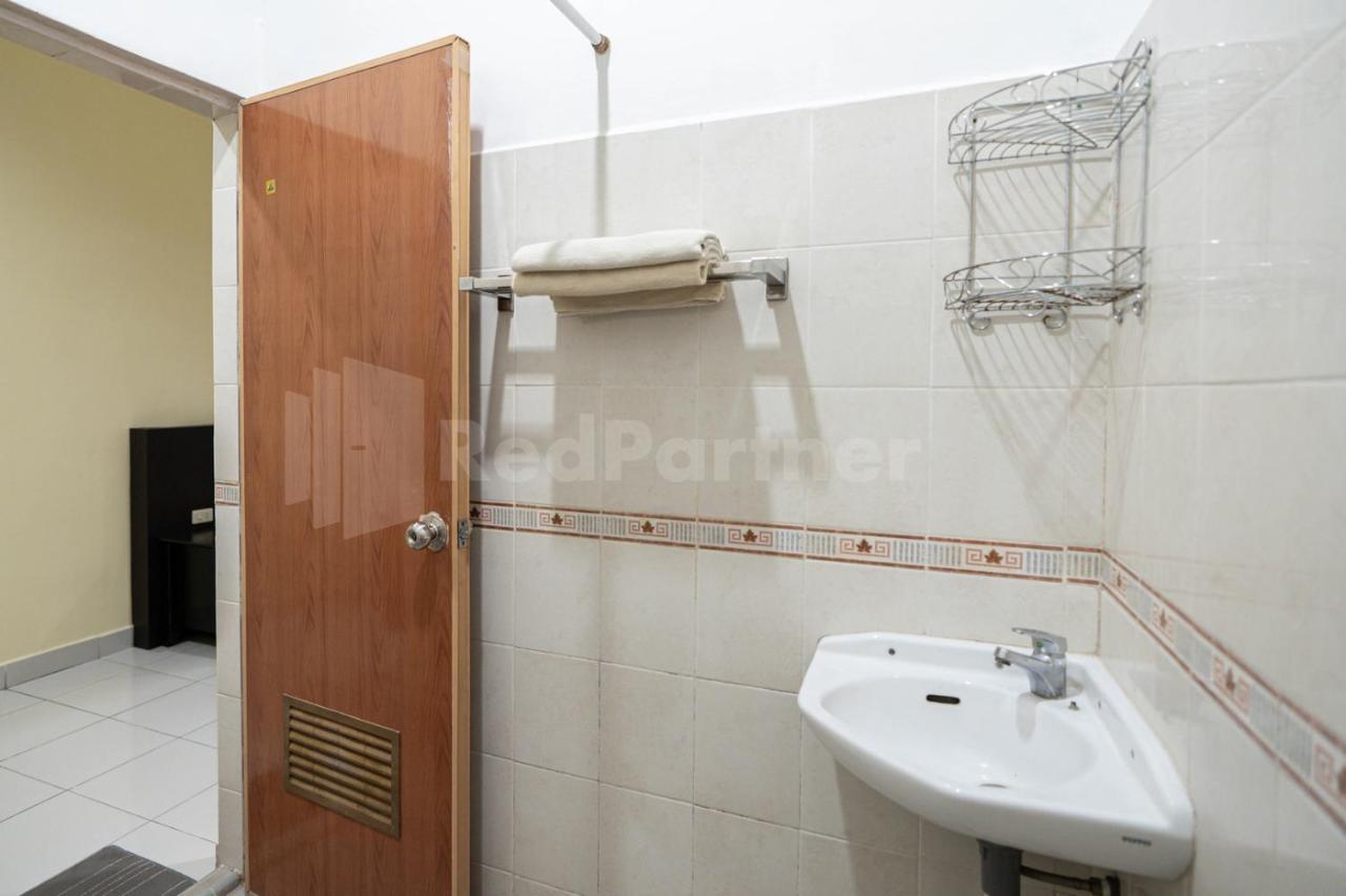 Hotel Carolina Transit Medan Zewnętrze zdjęcie