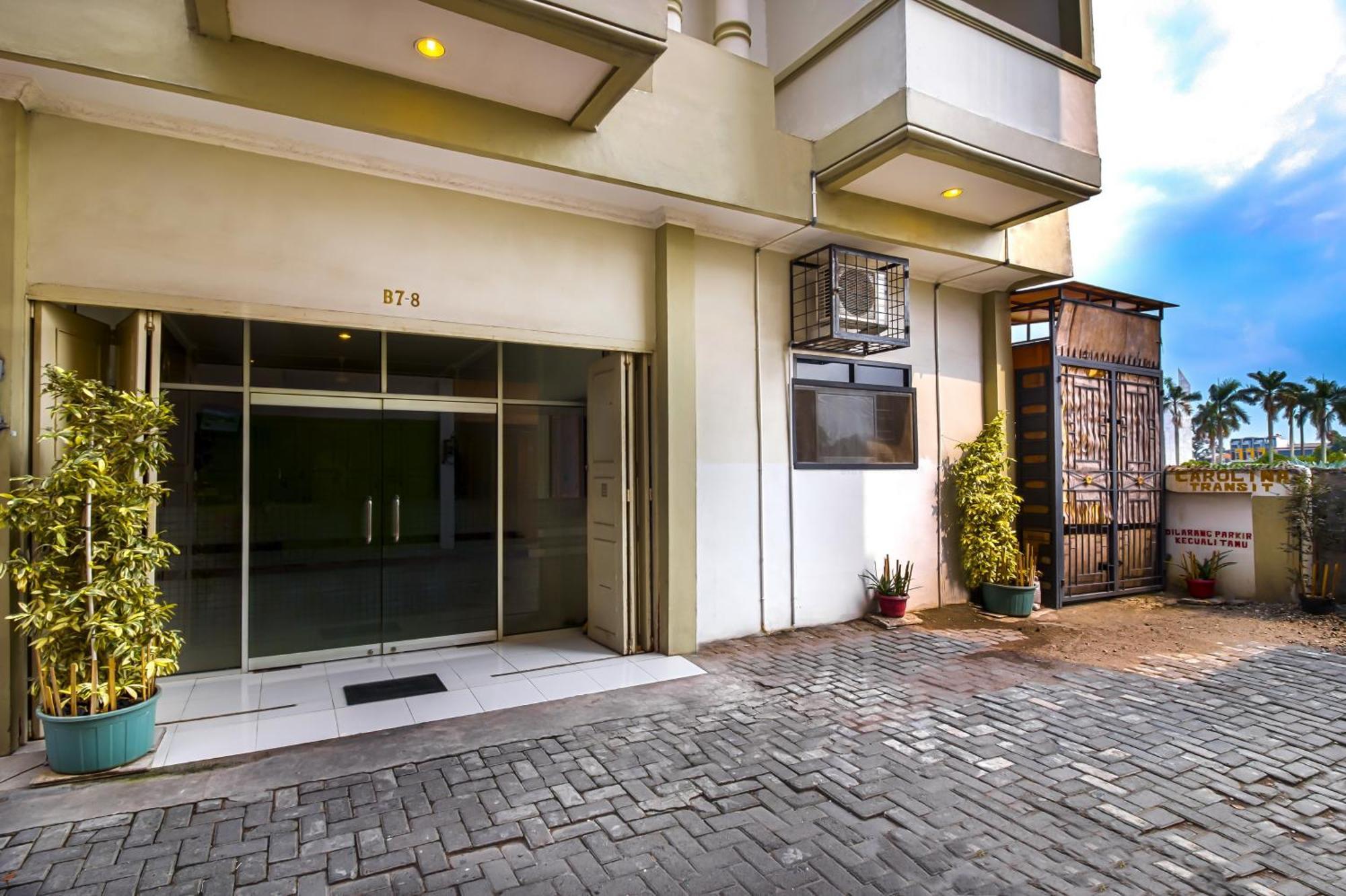 Hotel Carolina Transit Medan Zewnętrze zdjęcie