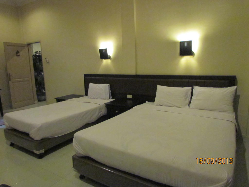 Hotel Carolina Transit Medan Pokój zdjęcie