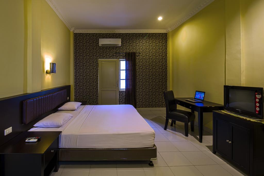 Hotel Carolina Transit Medan Zewnętrze zdjęcie