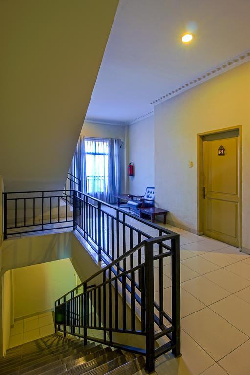 Hotel Carolina Transit Medan Zewnętrze zdjęcie