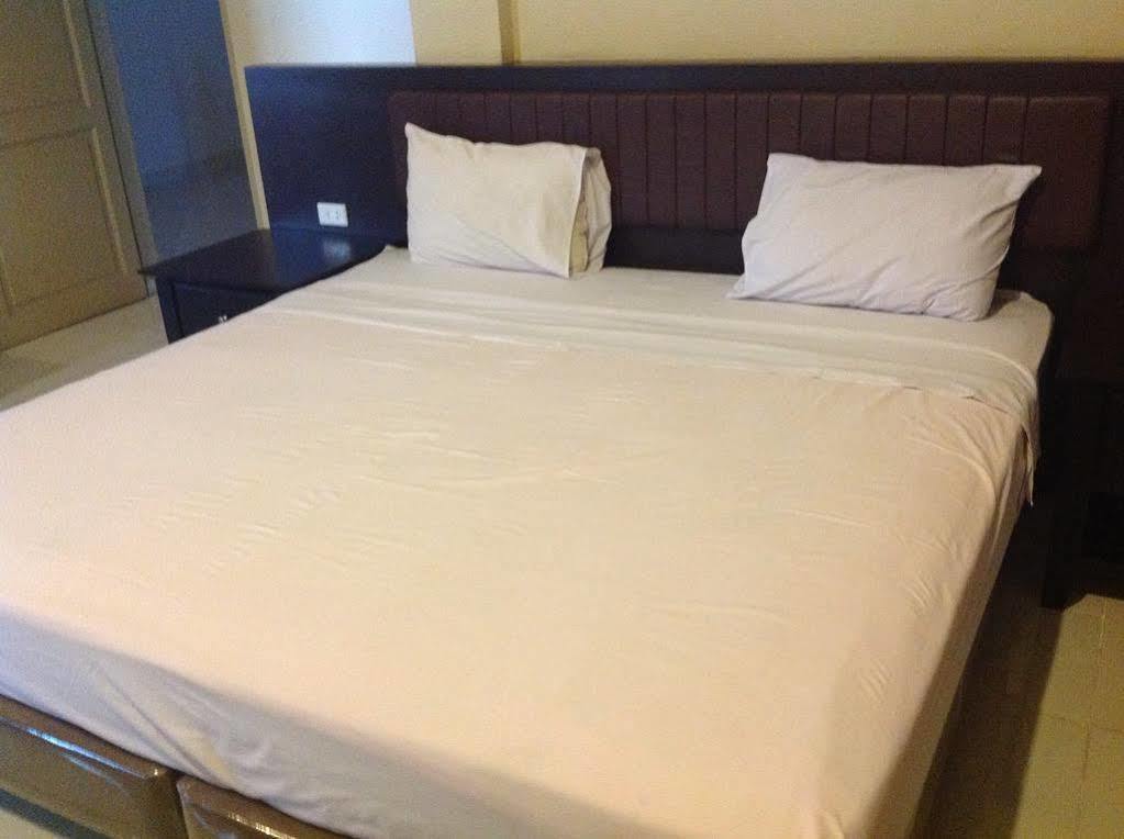 Hotel Carolina Transit Medan Zewnętrze zdjęcie