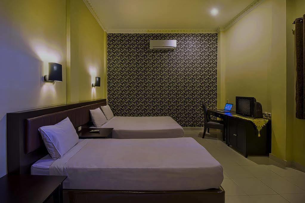 Hotel Carolina Transit Medan Zewnętrze zdjęcie